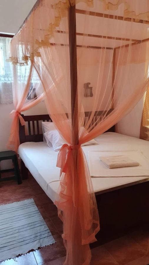 Guesthouse Kind And Love Hikkaduwa Bagian luar foto