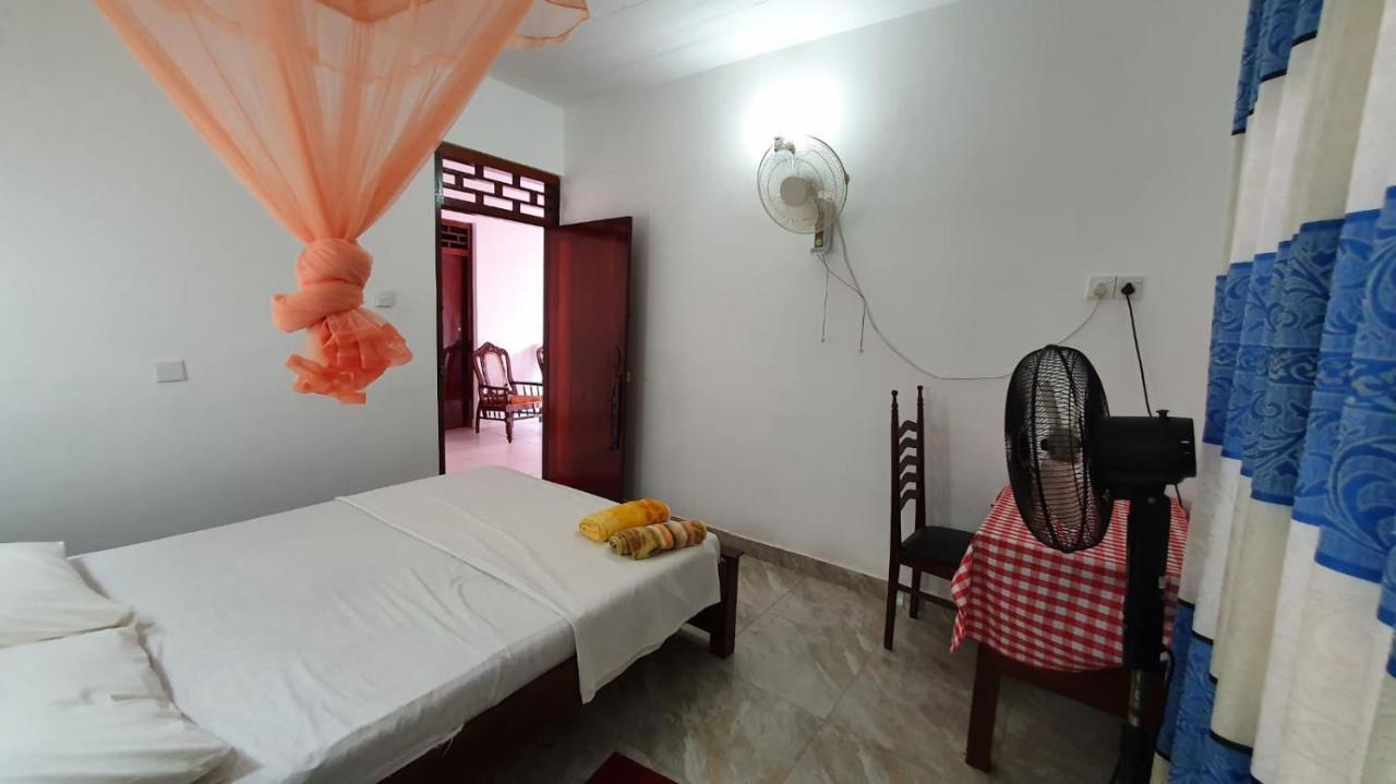 Guesthouse Kind And Love Hikkaduwa Bagian luar foto
