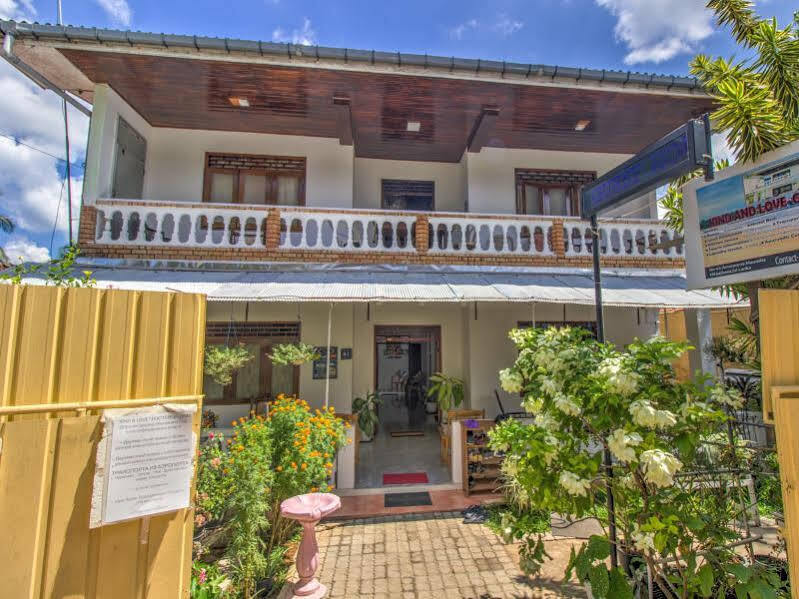 Guesthouse Kind And Love Hikkaduwa Bagian luar foto