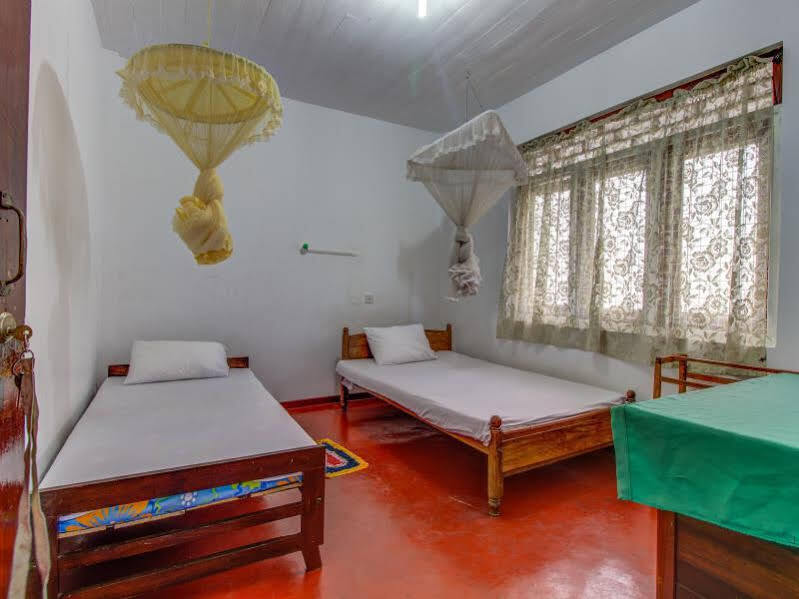 Guesthouse Kind And Love Hikkaduwa Bagian luar foto
